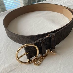 Michael Kors Women’s Mini Chain Logo Belt 551802.  Large